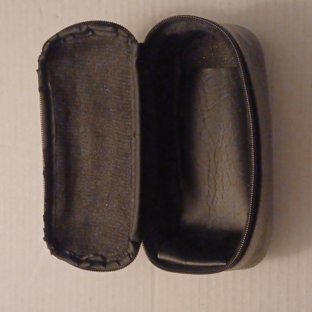 4/$40 Remington Shaver Case - Picture 2 of 4